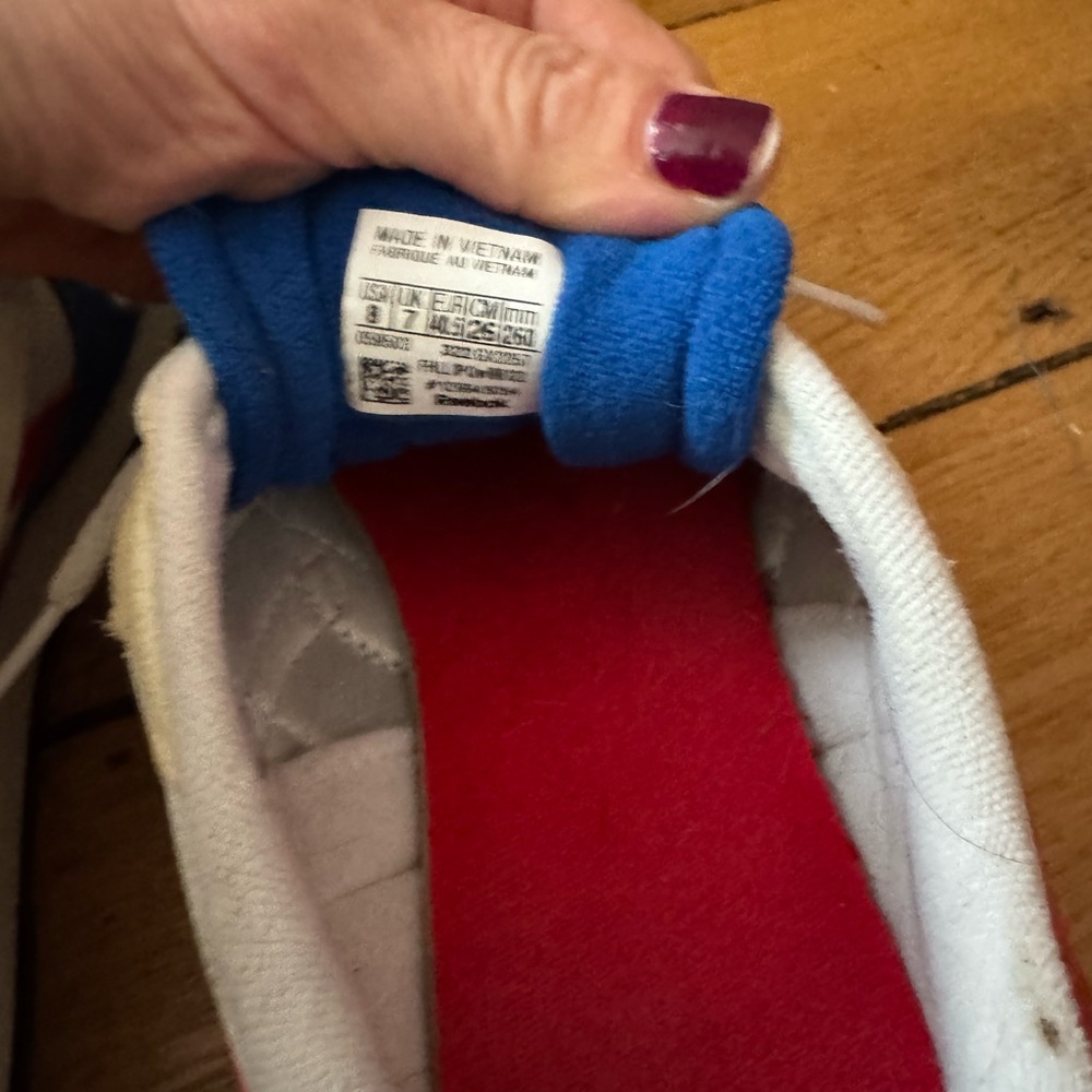 Reebok Men's White Blue Red Classic Sneakers - Picture 6 of 6